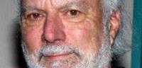 James Burrows pozostaje w 