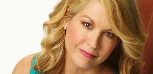 Jenna Elfman może zastąpić Parker Posey w 