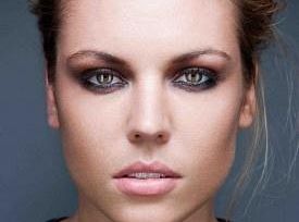 Agnes Bruckner w odcinku pilotowym A&E Occult