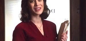 Lizzy Caplan oferuje spojrzenie zza kulis na 