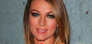 Natalie Zea namiesza w 