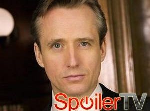Linus Roache i Alexander Ludwig w drugim sezonie Wikingów