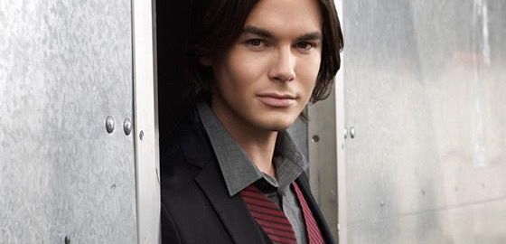 Tyler BlackBurn i Marlene King o 