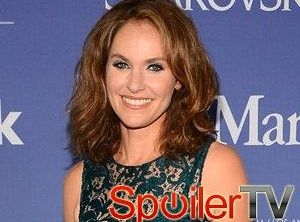 Amy Brenneman i Emily Meade w odcinku pilotowym The Leftovers
