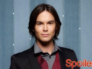 Tyler Blackburn o wysokiej stawce w Słodkich kłamstewkach, Ravenswood i tym co dalej