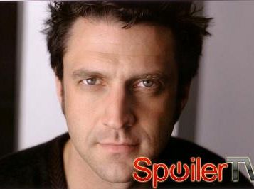 Raul Esparza w stałej obsadzie w 15 sezonie Prawa i bezprawia
