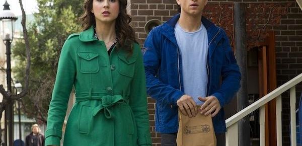 Spencer i Toby udają się do Ravenswood w 