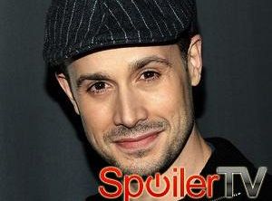Freddie Prinze Jr. gościnnie w 9 sezonie Kości - co go łączy z Boothem?