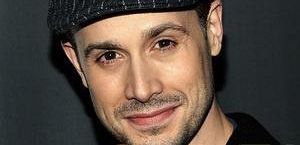 Freddie Prinze Jr. gościnnie w 9 sezonie 