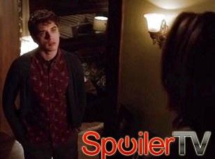 Pierwsze spojrzenie: Brandon i Callie wracają do nietypowo pustego domu w Fosterach