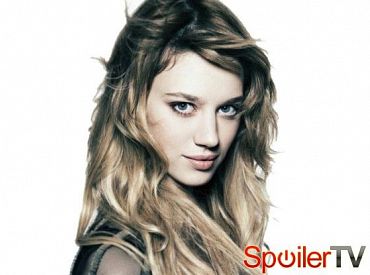 Yael Grobglas dołącza do Reign