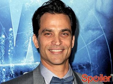 Johnathon Schaech będzie powracał w Star-Crossed