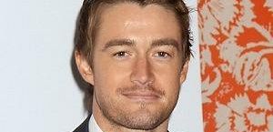 Robert Buckley gościnnie w 3 sezonie 