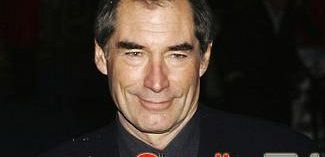 Timothy Dalton dołącza do 
