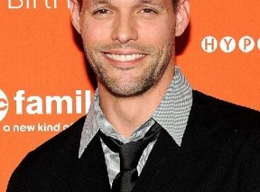 Justin Bruening dołącza do Ravenswood