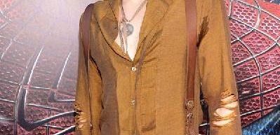 Reeve Carney otrzymuje kluczową rolę w 