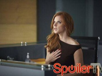 Sarah Rafferty o miłości Harveya oraz starciu Donny i Stephena w finale 3 sezonu W garniturach