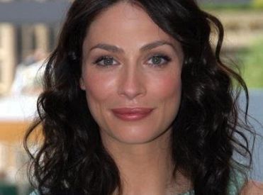 Joanne Kelly będzie powracała w Hostages