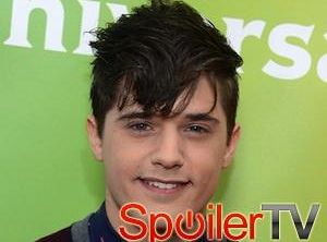 Andy Mientus dołącza do Chasing Life