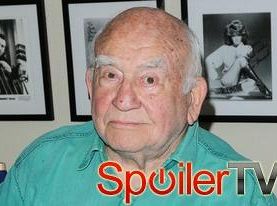 Ed Asner pojawi się gościnnie w Crazy Ones