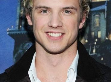 Freddie Stroma zagra w odcinku pilotowym Unreal