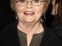 June Squibb gościnnie w 3 sezonie Dziewczyn