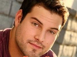 Max Adler i Sandra Bernhard będą powracać w 3 sezonie Switched At Birth