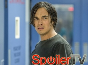 Tyler Blackburn mówi o pożegnaniu ze Słodkimi kłamstewkami i strasznym Ravenswood