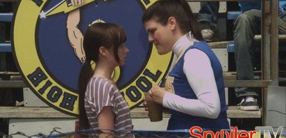 Molly Tarlov o odnowionej pogardzie Sadie do Jenny i turbulencjach w 3 sezonie 