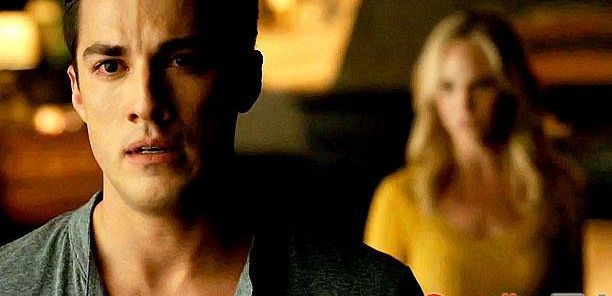 Michael Trevino oficjalnie potwierdza crossover 