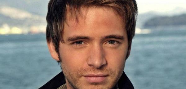 Aaron Stanford i Amanda Schull pojawią się w odcinku pilotowym 