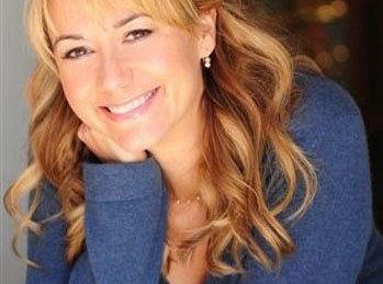 Megyn Price, Bryan Batt i inni w odcinku pilotowym Unreal