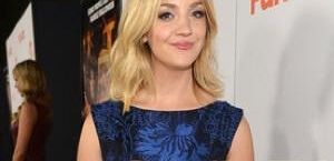 Abby Elliott i Dan Fogler w odcinku pilotowym komedii TBS 