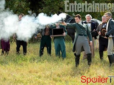 Pierwsze spojrzenie: Klaus i Elijah celują do siebie z broni w 1820 roku w The Originals