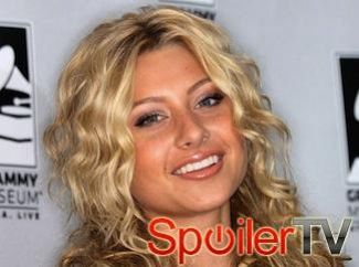 Aly Michalka gościnnie w Dwóch i pół jako miłość [spoiler]