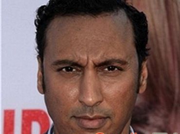Aasif Mandvi pojawi się w odcinku pilotowym The Brink