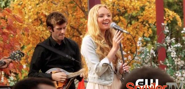 Danielle Bradbery śpiewa w 