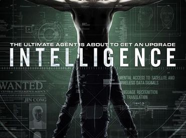Josh Holloway przemienia się w człowieka witruwiańskiego na plakacie Intelligence