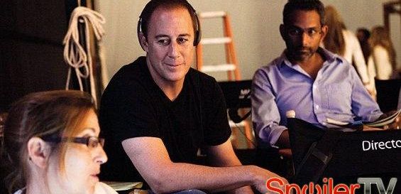 Mike Kelley podpisuje umowę z HBO