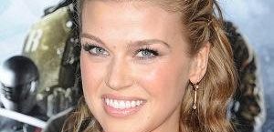 Adrianne Palicki zagra w 