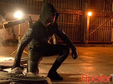 Stephen Amell z Arrow o wielkiej scenie z Laurel, starciu z Sladem i Oliverze w pilocie Flasha