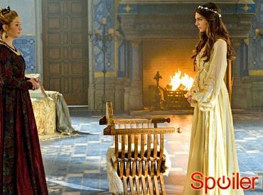Caitlin Stasey z Reign o wstrząsającej historii Clarissy, matce Marii i przyszłości Kenny