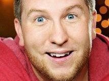 Nate Torrence zagra w Weird Loners