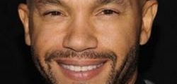 Stephen Bishop dołącza do stałej obsady 