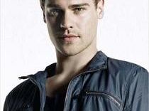 Grey Damon z Star-Crossed o potencjalnie złym Graysonie