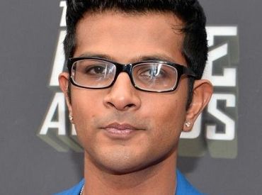 Utkarsh Ambudkar zagra w odcinku pilotowym Love Is Relative