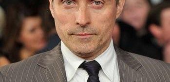 Rufus Sewell wystąpi w odcinku pilotowym dramatu Richarda LaGravenese'a