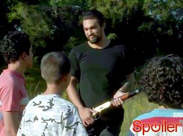 Jason Momoa pokazuje swoją spluwę w The Red Road