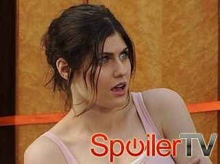 Pierwsze spojrzenie: Alexandra Daddario otrzymuje ciepłe powitanie w Jess i chłopakach?