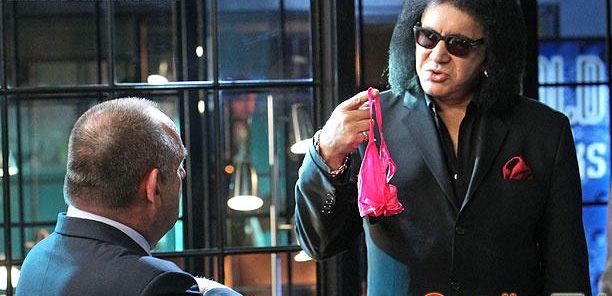 Pierwsze spojrzenie: Gene Simmons gościnnie w 